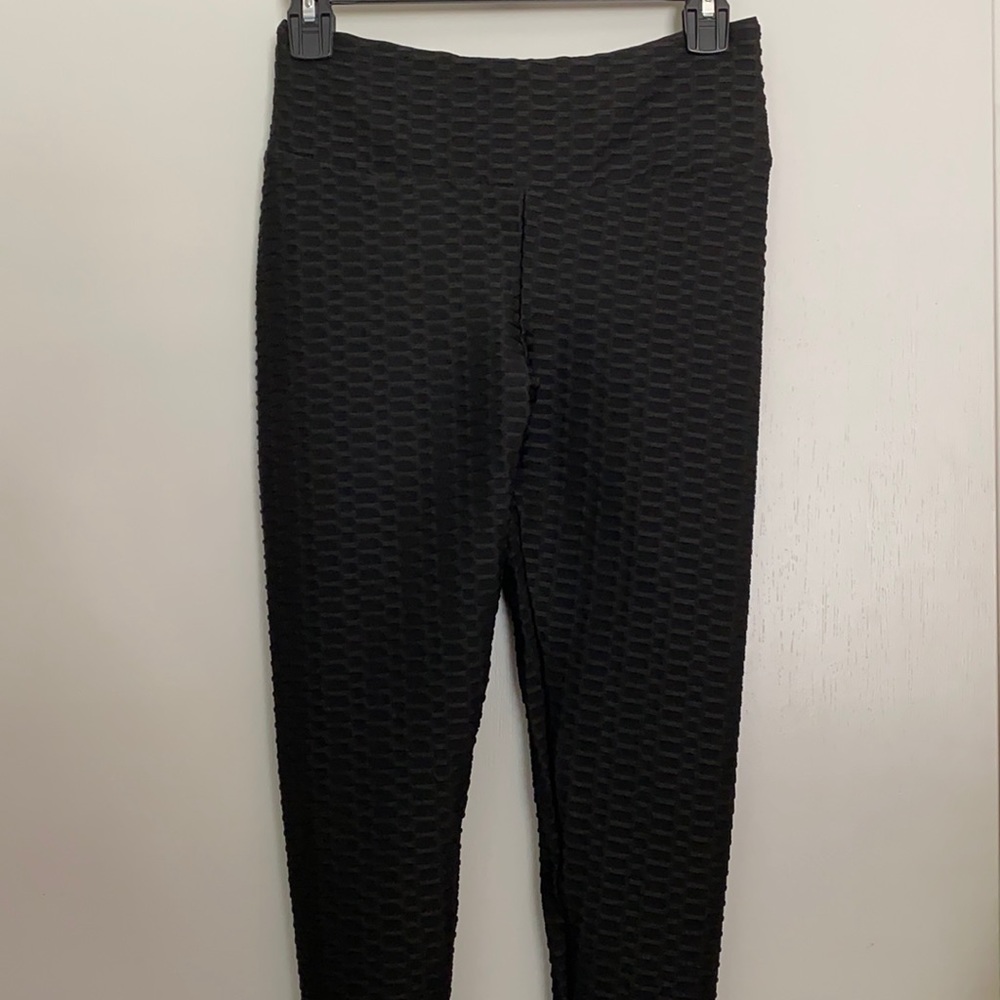 Energy fit wear butt-lifting leggings